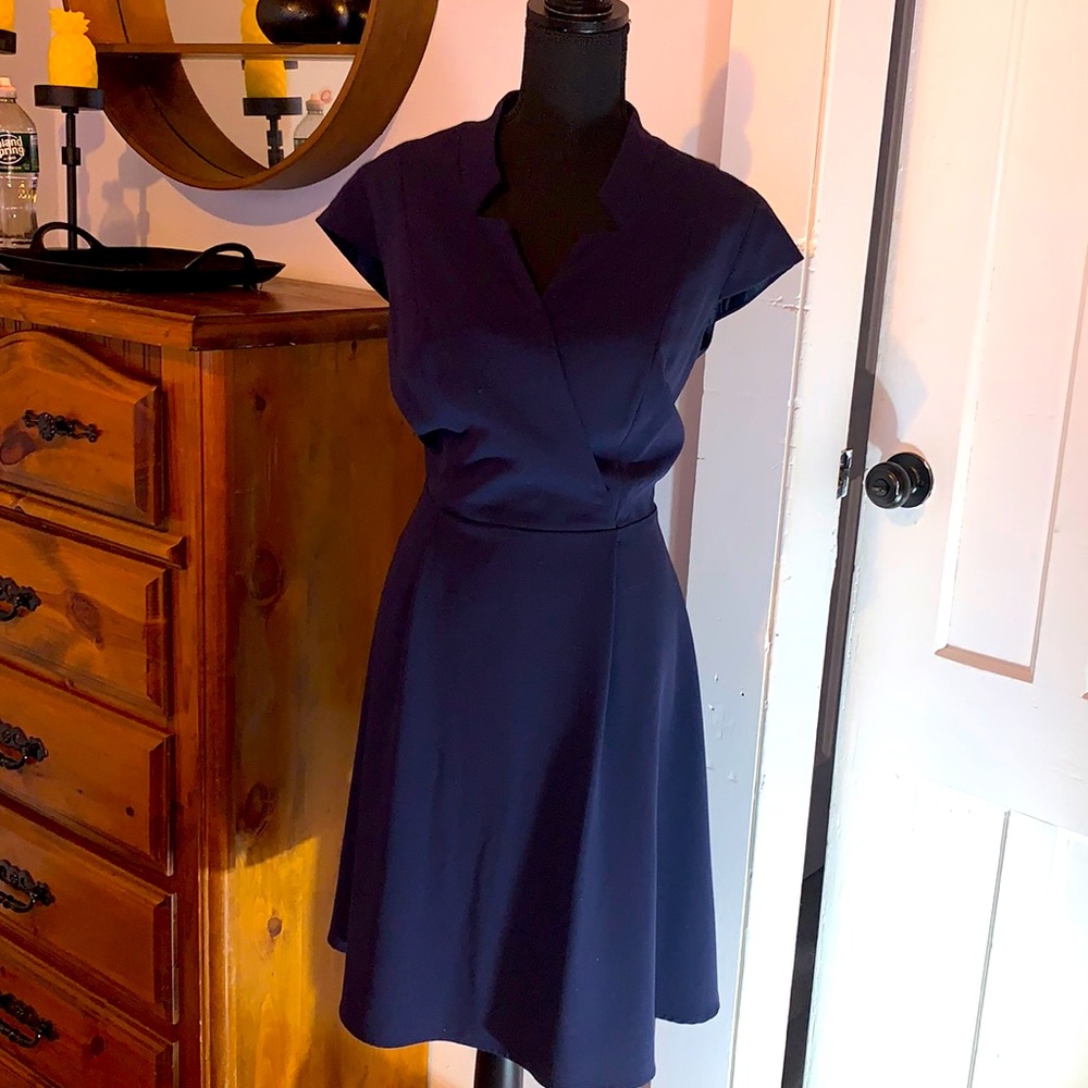 Navy elegant MIDI dress with detailed neckline and zipper.